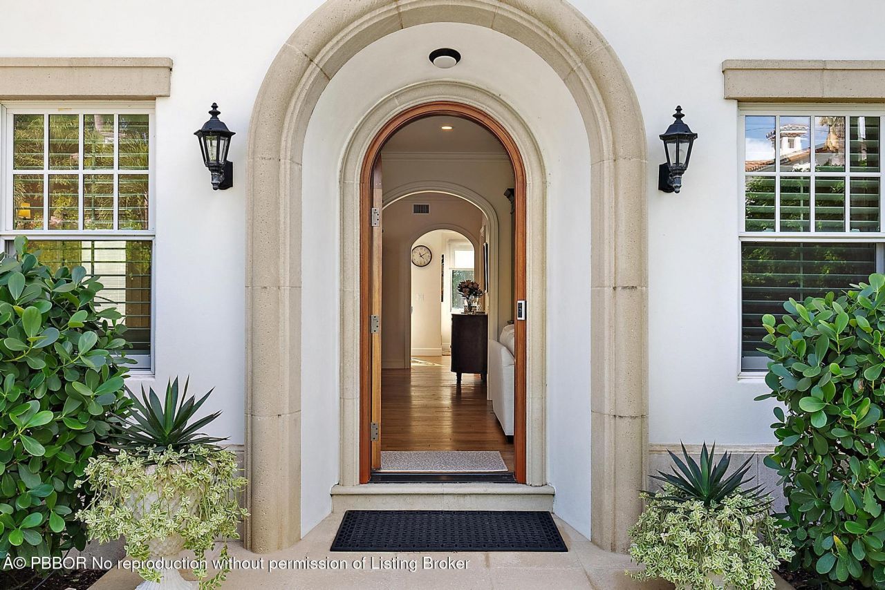 240 Seabreeze Avenue, Palm Beach, FL 33480 Photo