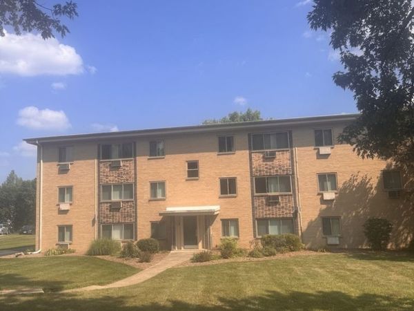 705 STROM Drive, Unit 2D, West Dundee, IL 60118