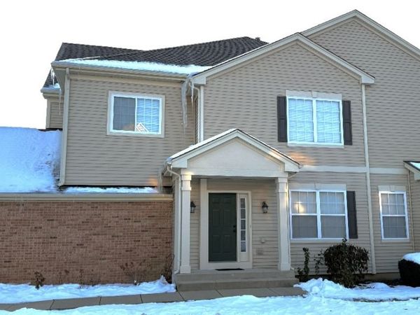 6073 Canterbury Lane, Unit 33-5, Hoffman Estates, IL 60192