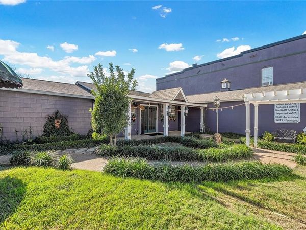 103-105 E Center Street, Lorena, TX 76655