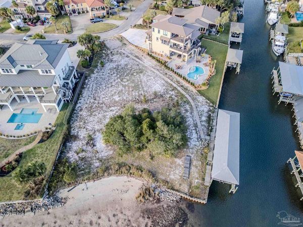 1098 Seabreeze Ln, Gulf Breeze, FL 32563