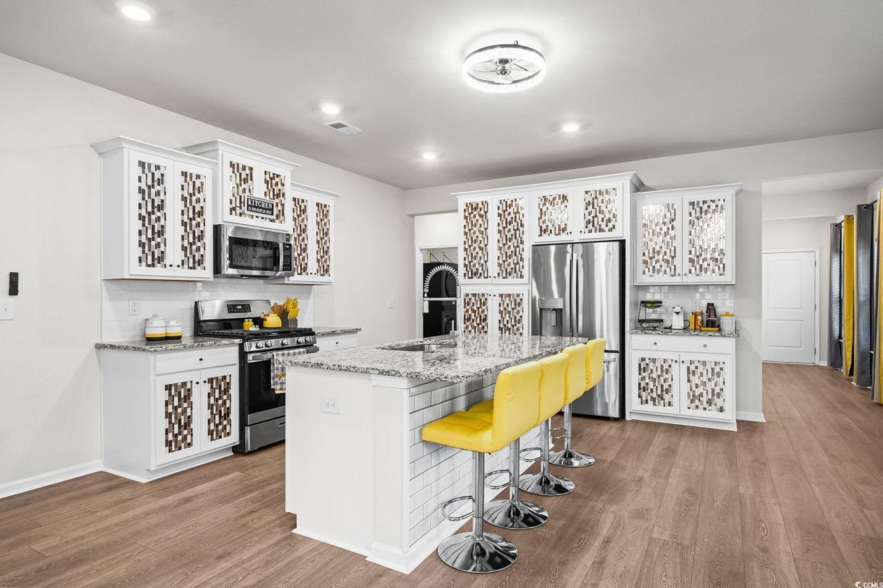 2066 Santa Maria St. Photo 10