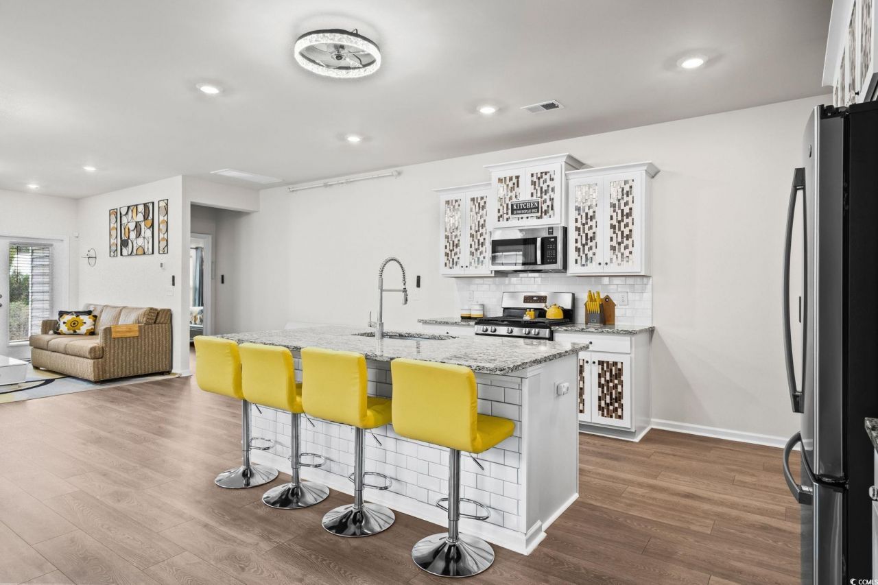 2066 Santa Maria St. Photo 11