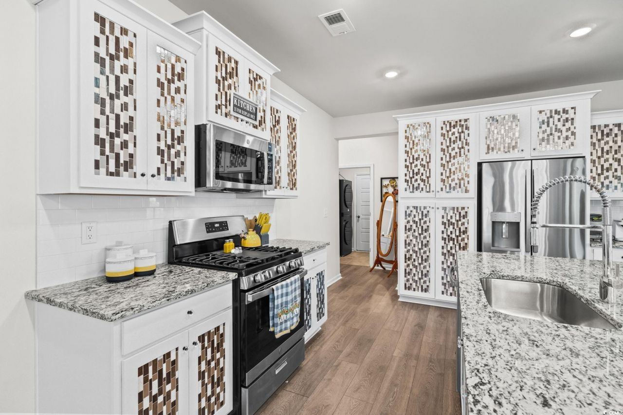 2066 Santa Maria St. Photo 13