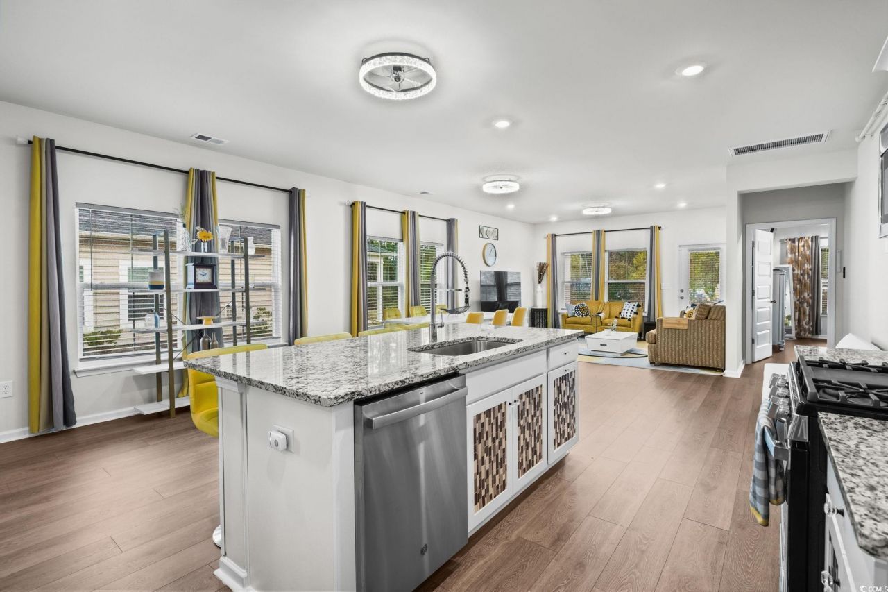 2066 Santa Maria St. Photo 14