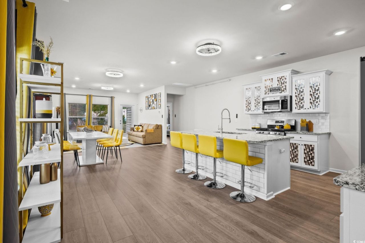 2066 Santa Maria St. Photo 6