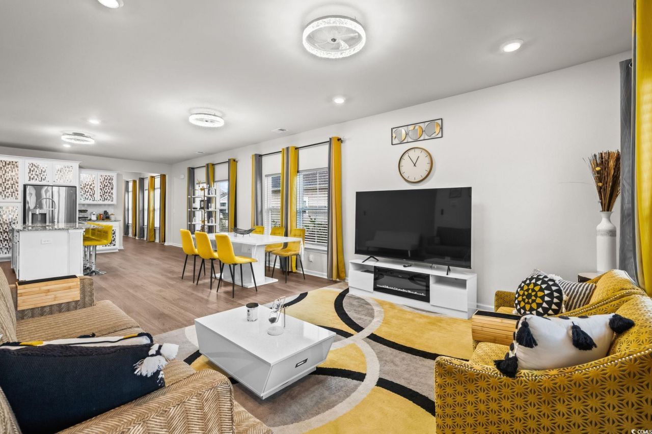 2066 Santa Maria St. Photo 9