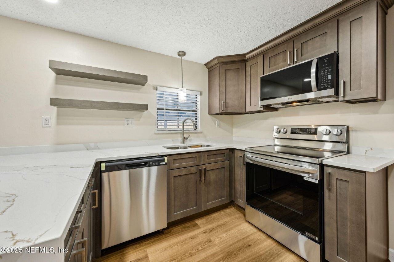 7611 MC COWAN Drive Jacksonville, FL 32244