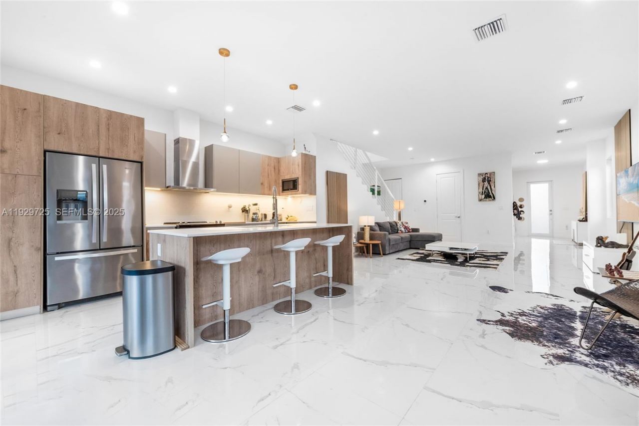 2756 SW 34th Ct, Unit B, Miami, FL 33133 Photo