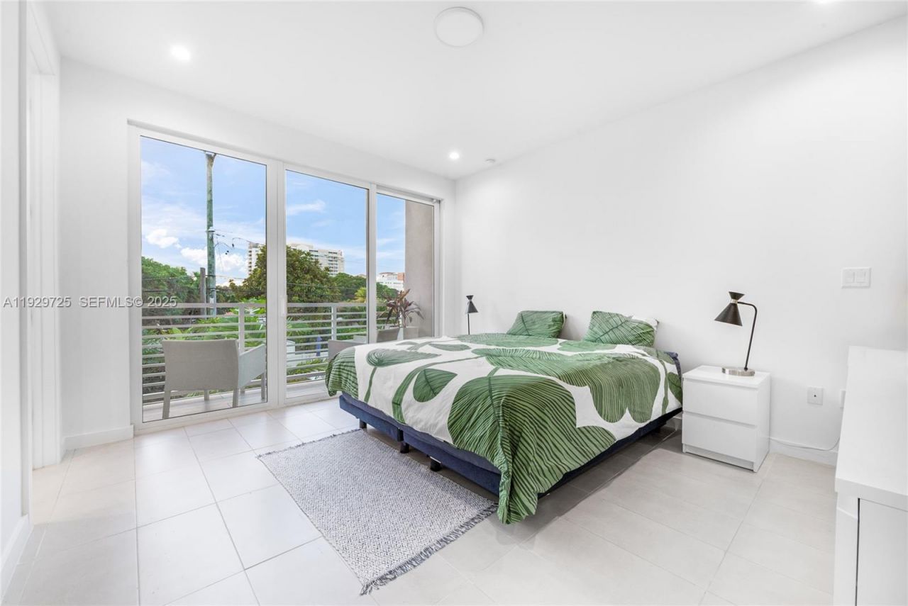 2756 SW 34th Ct, Unit B, Miami, FL 33133 Photo