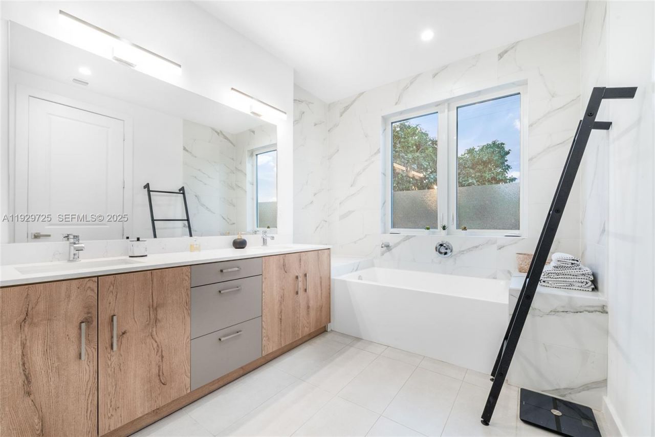 2756 SW 34th Ct, Unit B, Miami, FL 33133 Photo