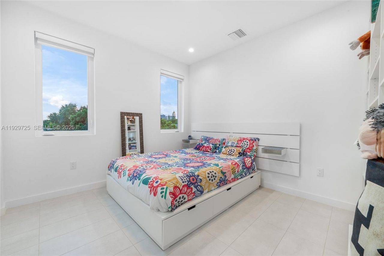 2756 SW 34th Ct, Unit B, Miami, FL 33133 Photo