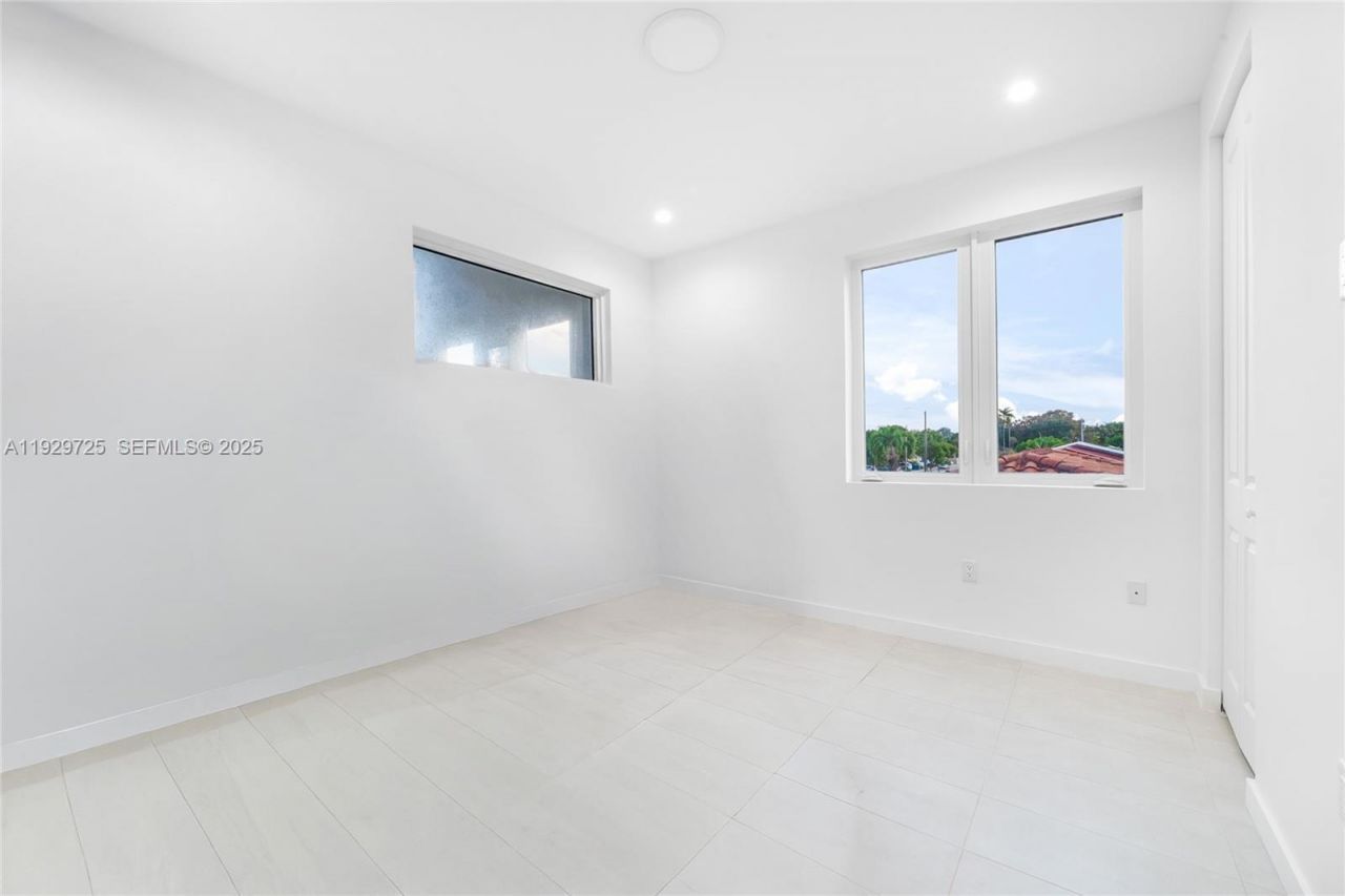 2756 SW 34th Ct, Unit B, Miami, FL 33133 Photo