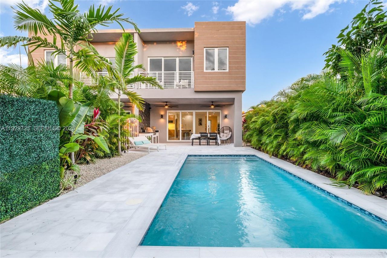 2756 SW 34th Ct, Unit B, Miami, FL 33133 Photo