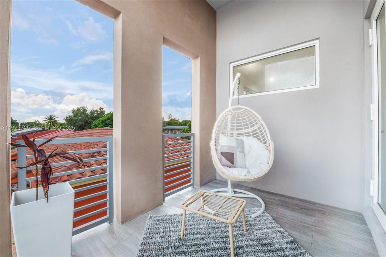 2756 SW 34th Ct, Unit B, Miami, FL 33133 Photo