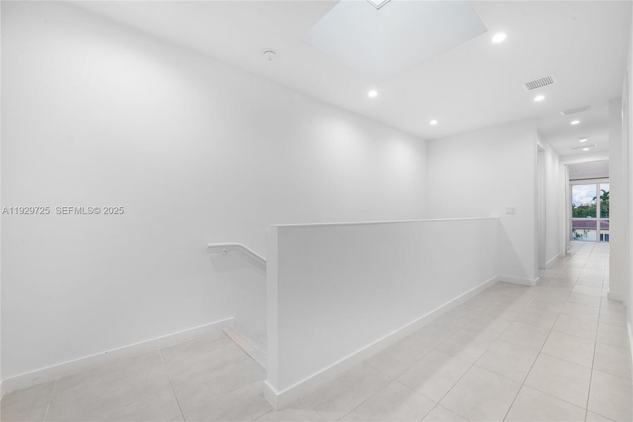 2756 SW 34th Ct, Unit B, Miami, FL 33133 Photo