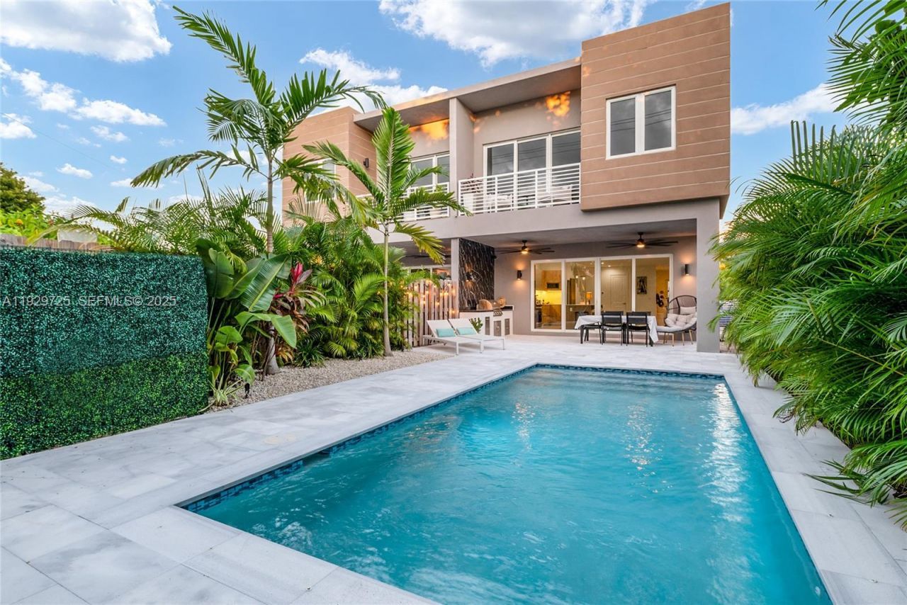 2756 SW 34th Ct, Unit B, Miami, FL 33133 Photo