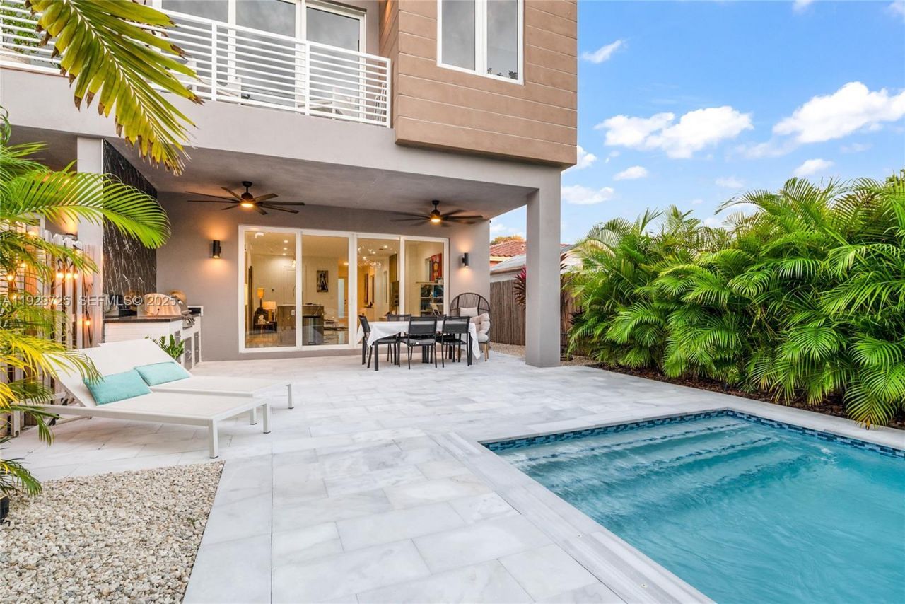 2756 SW 34th Ct, Unit B, Miami, FL 33133 Photo