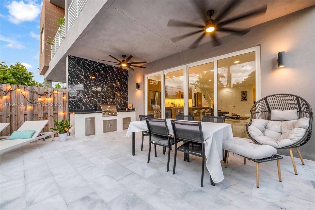 2756 SW 34th Ct, Unit B, Miami, FL 33133 Photo