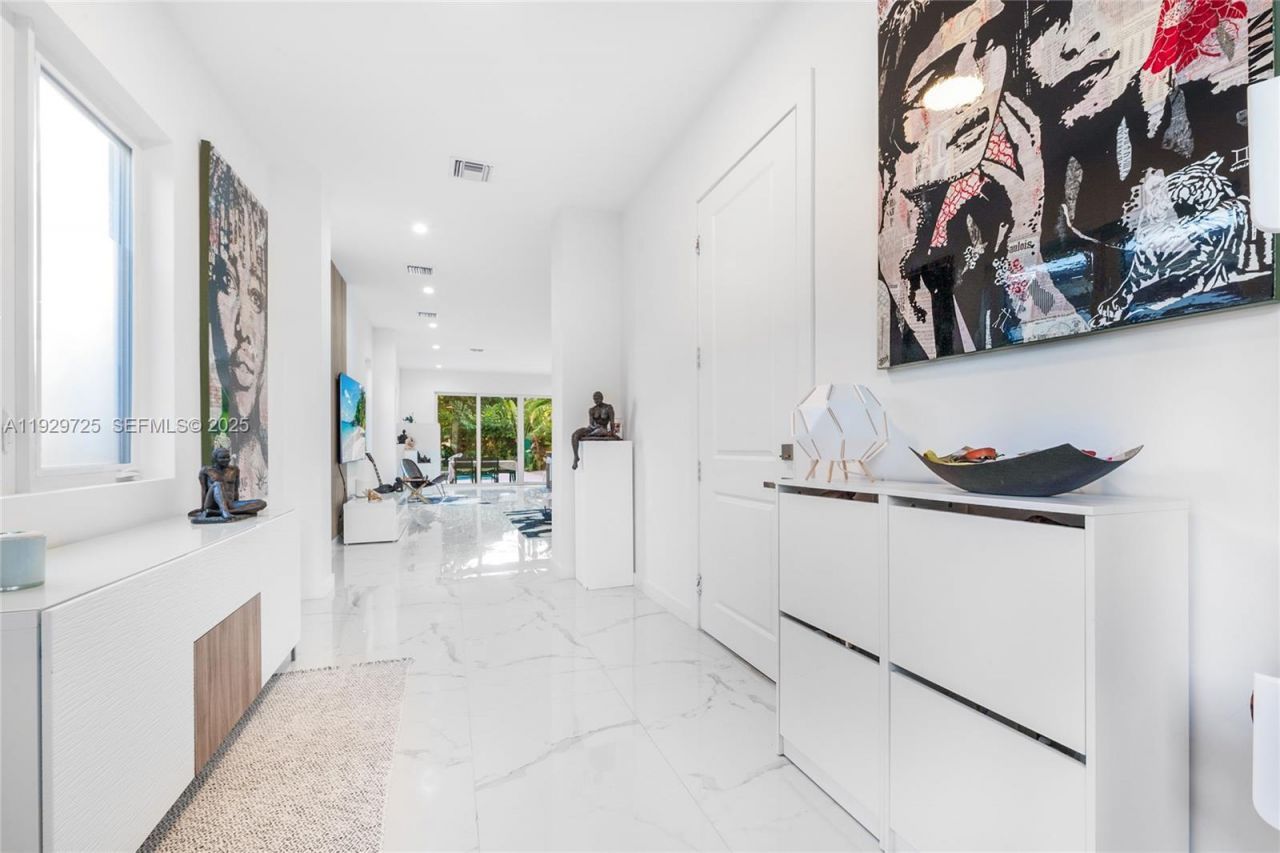 2756 SW 34th Ct, Unit B, Miami, FL 33133 Photo