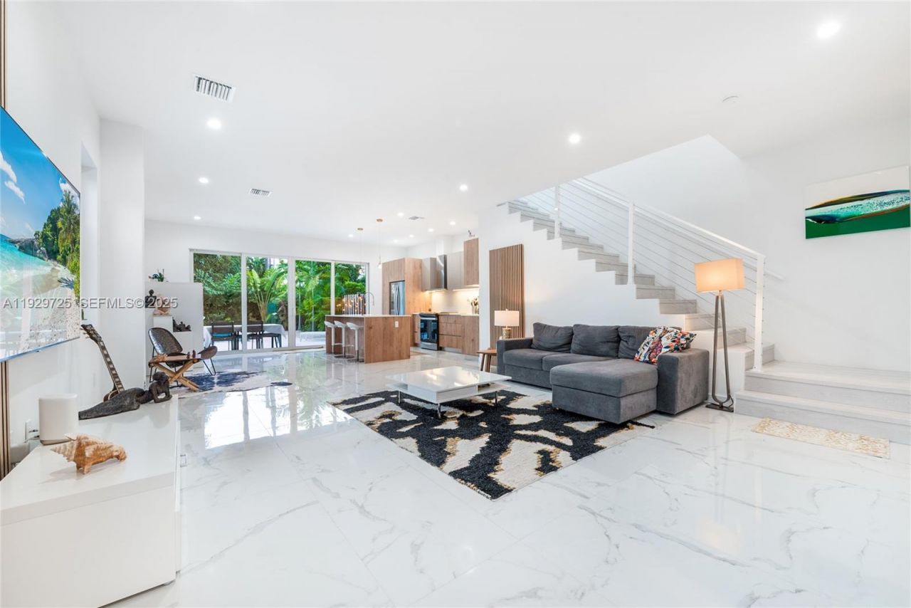 2756 SW 34th Ct, Unit B, Miami, FL 33133 Photo