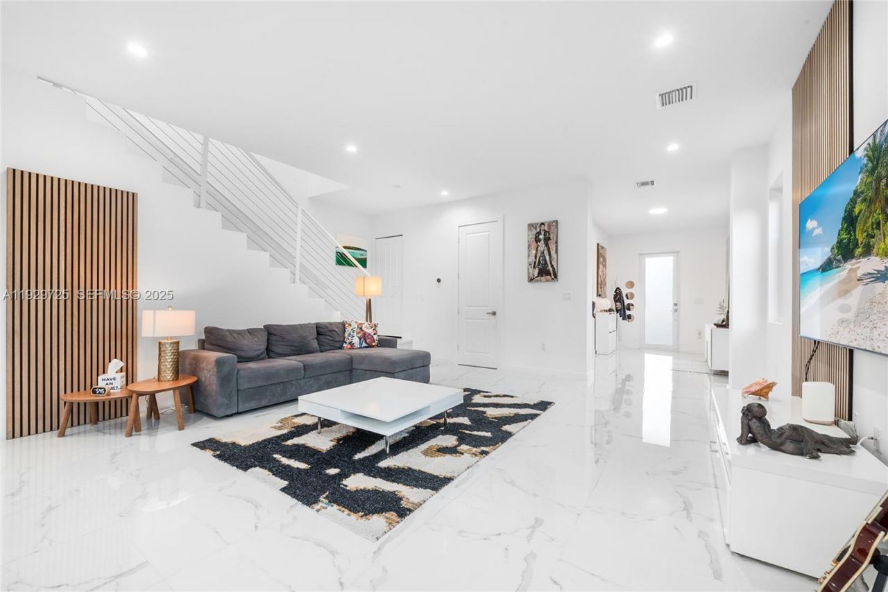 2756 SW 34th Ct, Unit B, Miami, FL 33133 Photo