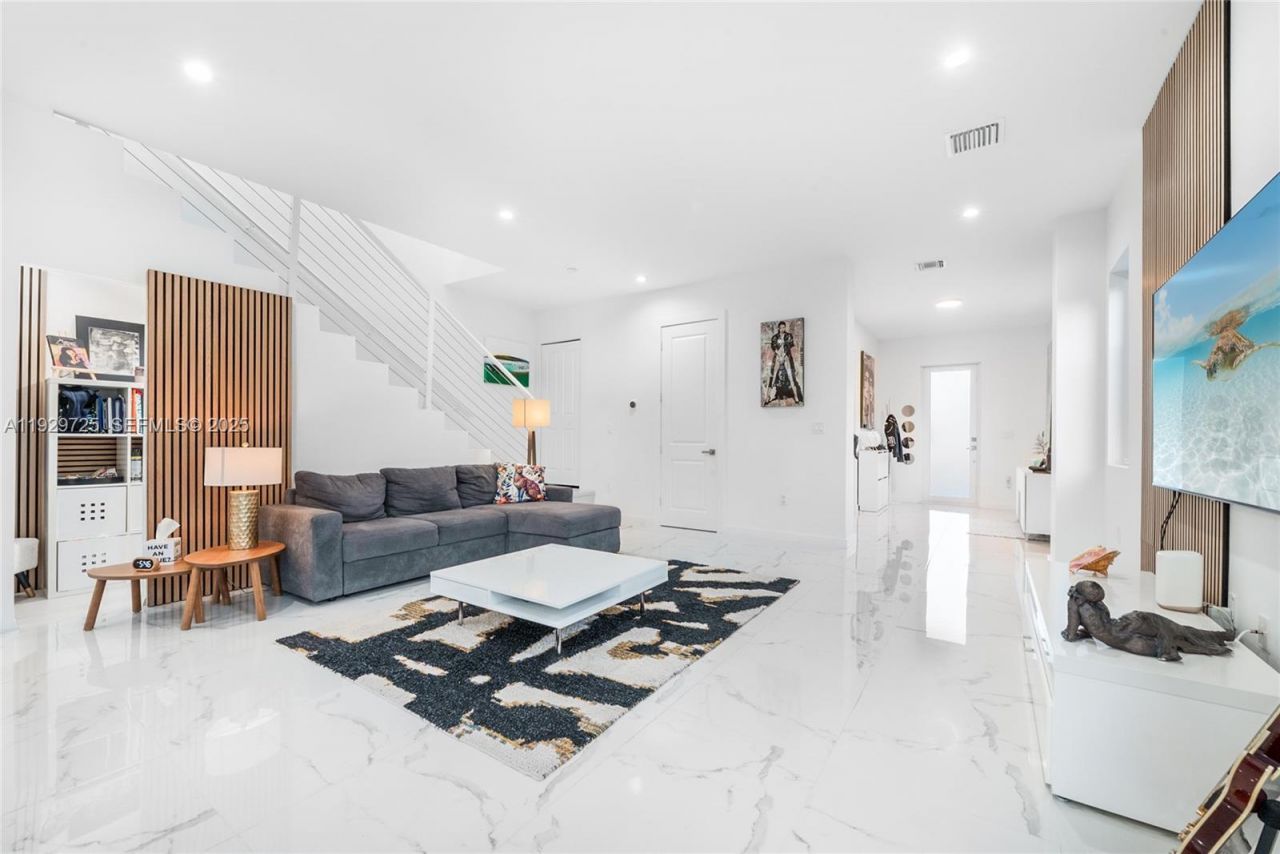 2756 SW 34th Ct, Unit B, Miami, FL 33133 Photo