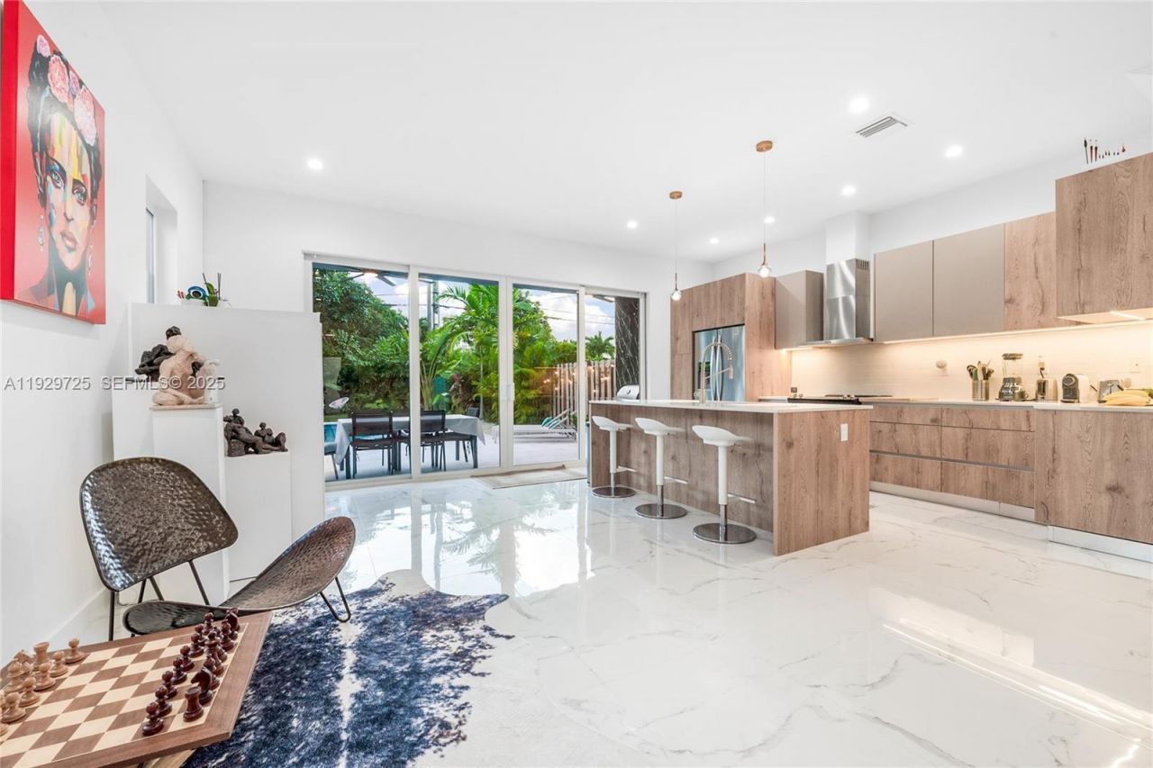 2756 SW 34th Ct, Unit B, Miami, FL 33133 Photo