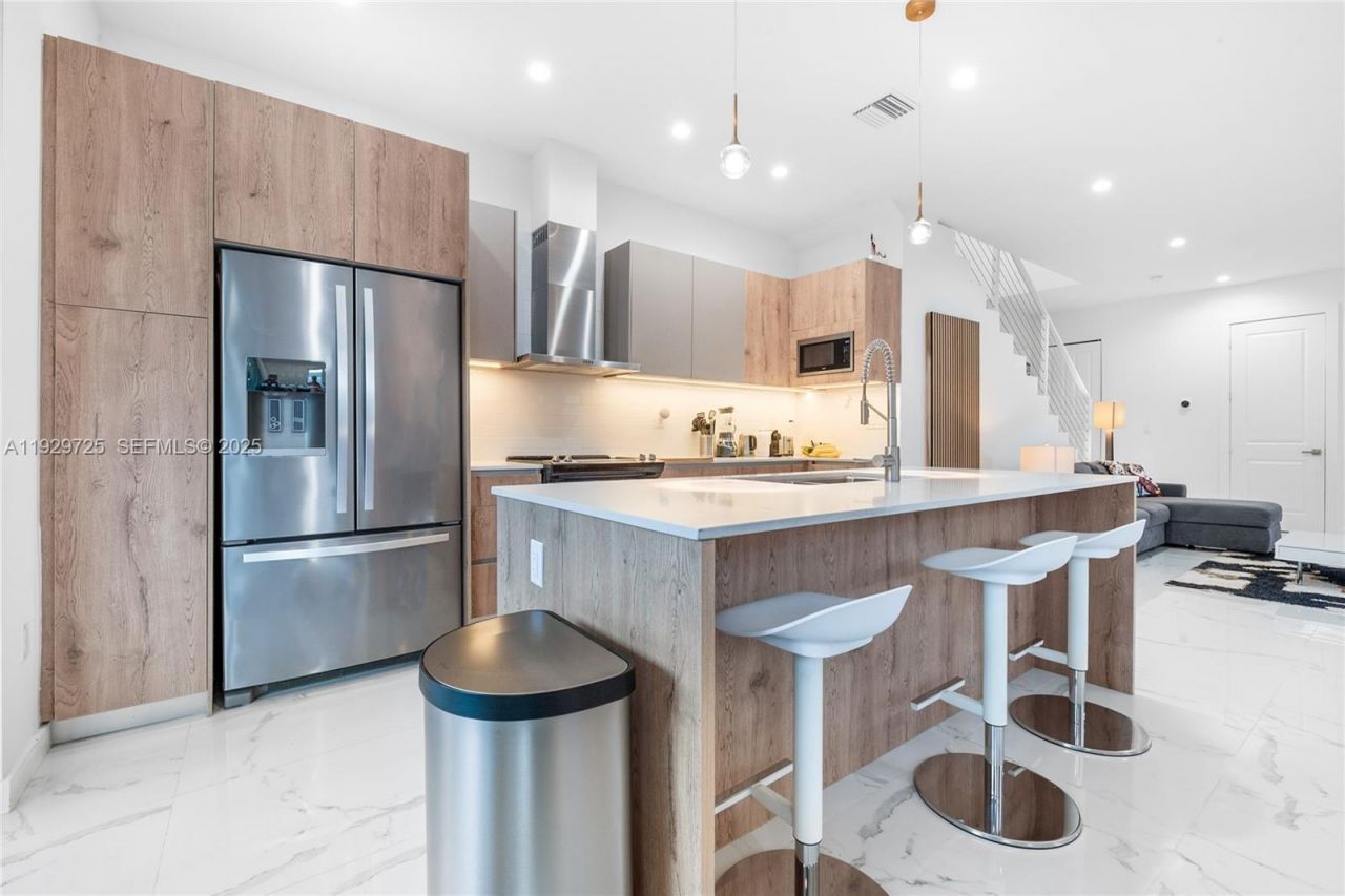 2756 SW 34th Ct, Unit B, Miami, FL 33133 Photo