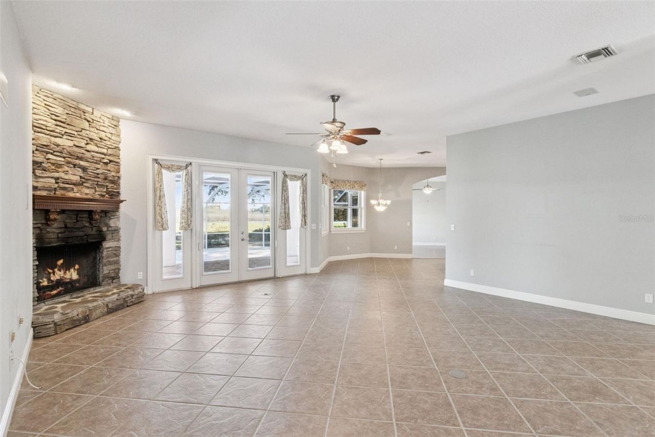 4636 W Knights Griffin Road, Plant City, FL 33565 Photo