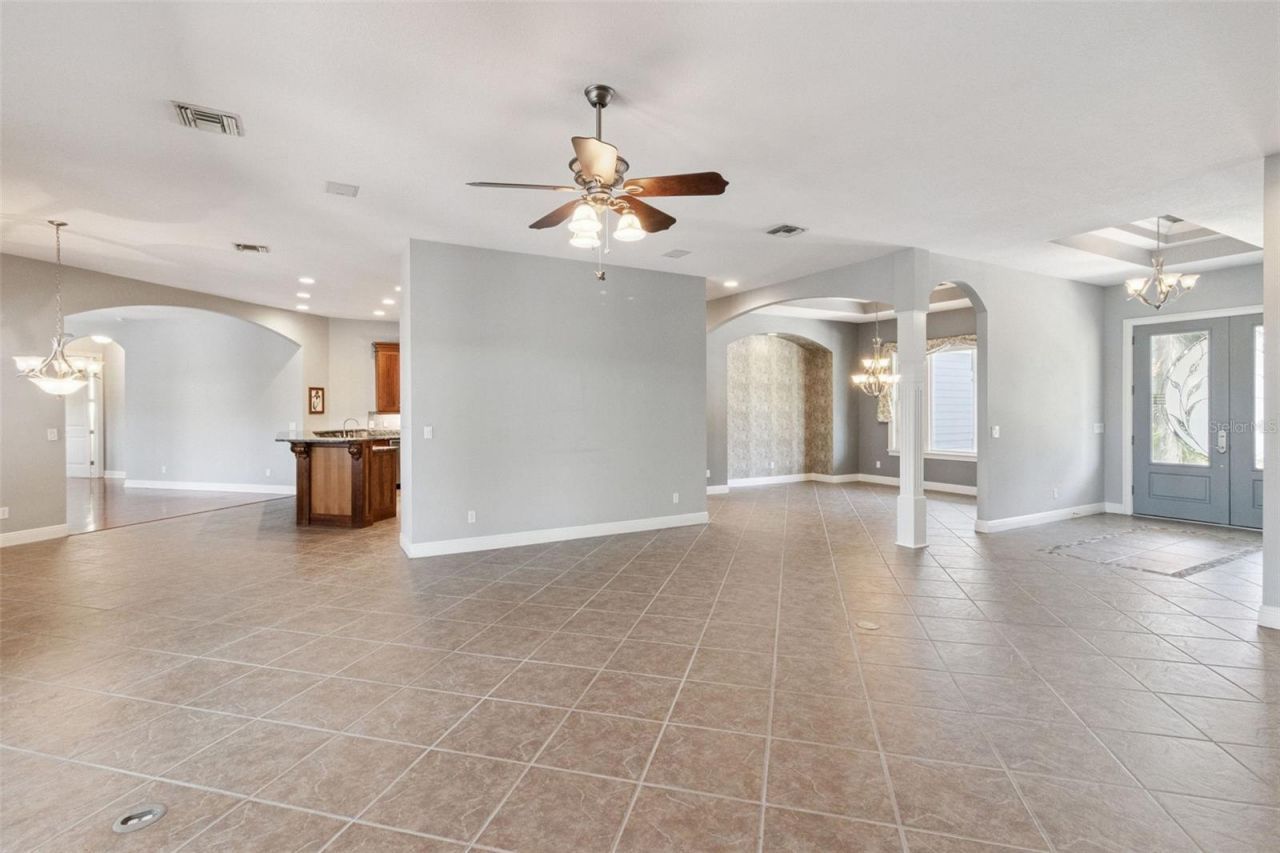 4636 W Knights Griffin Road, Plant City, FL 33565 Photo