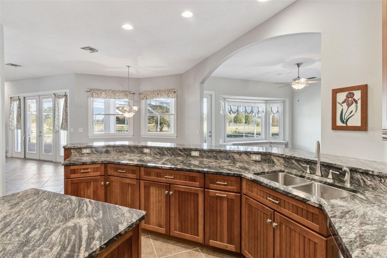 4636 W Knights Griffin Road, Plant City, FL 33565 Photo