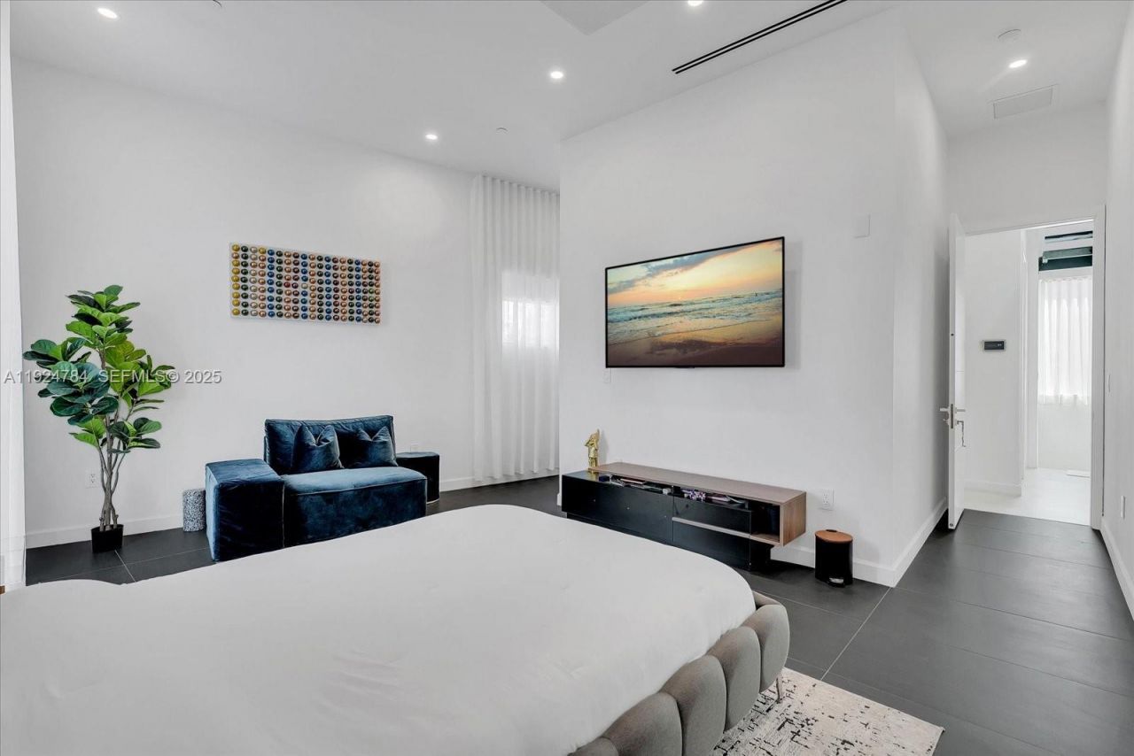 11 Century Lane, Miami Beach, FL 33139 Photo