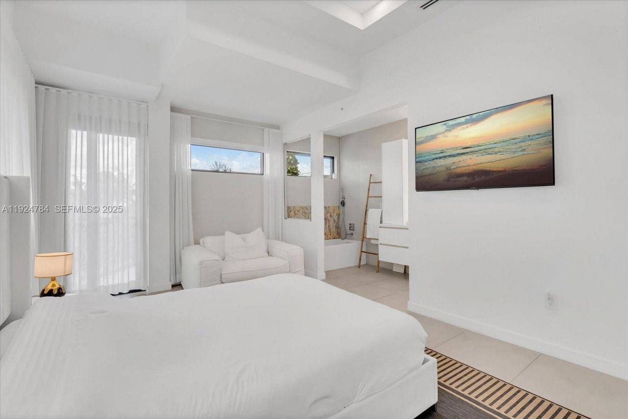 11 Century Lane, Miami Beach, FL 33139 Photo