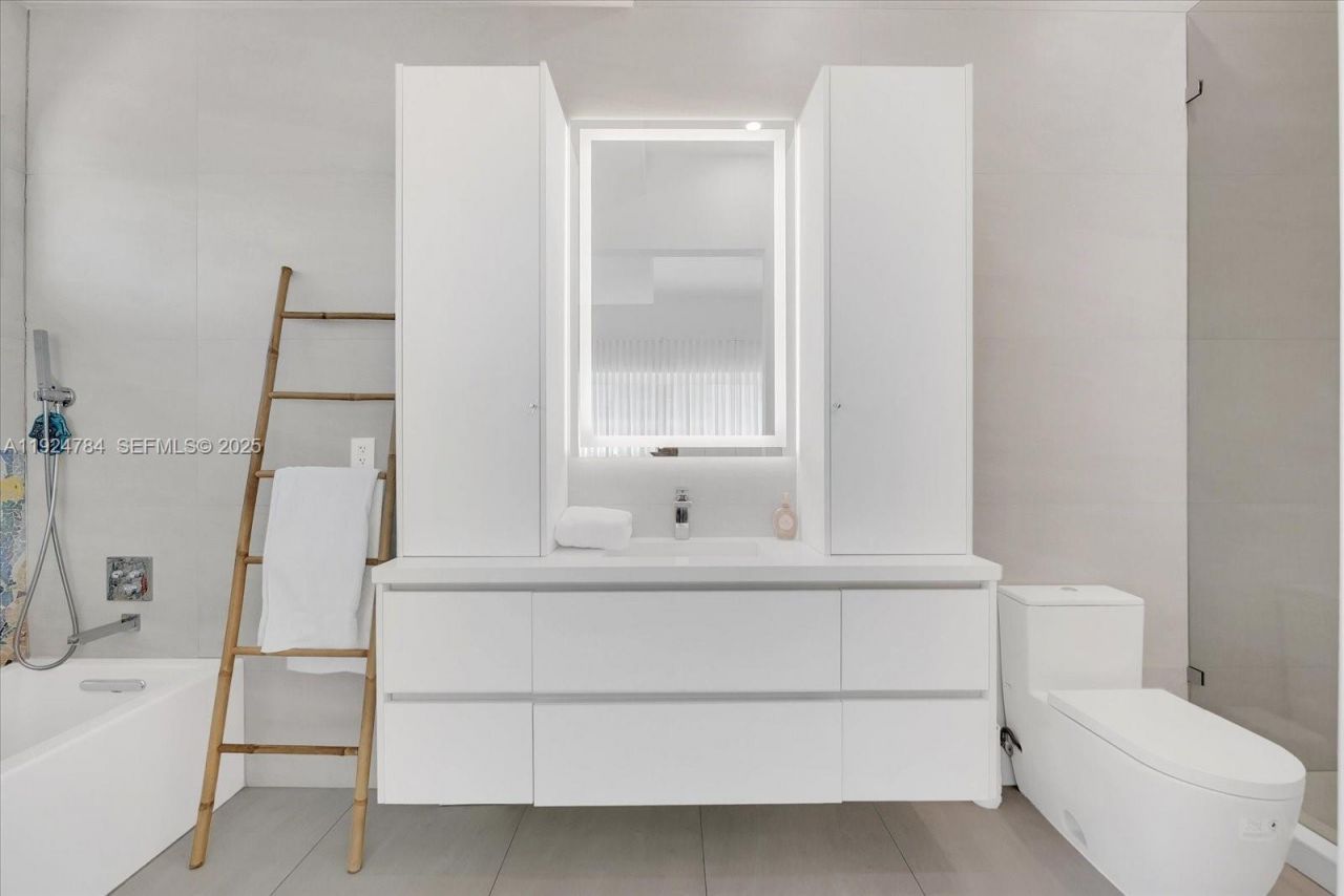 11 Century Lane, Miami Beach, FL 33139 Photo