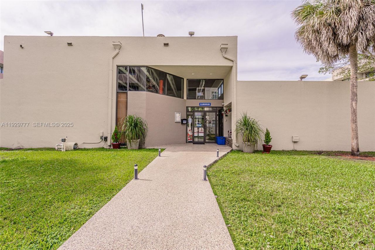 8006 SW 149th Ave, Unit D109, Miami, FL 33193 Photo