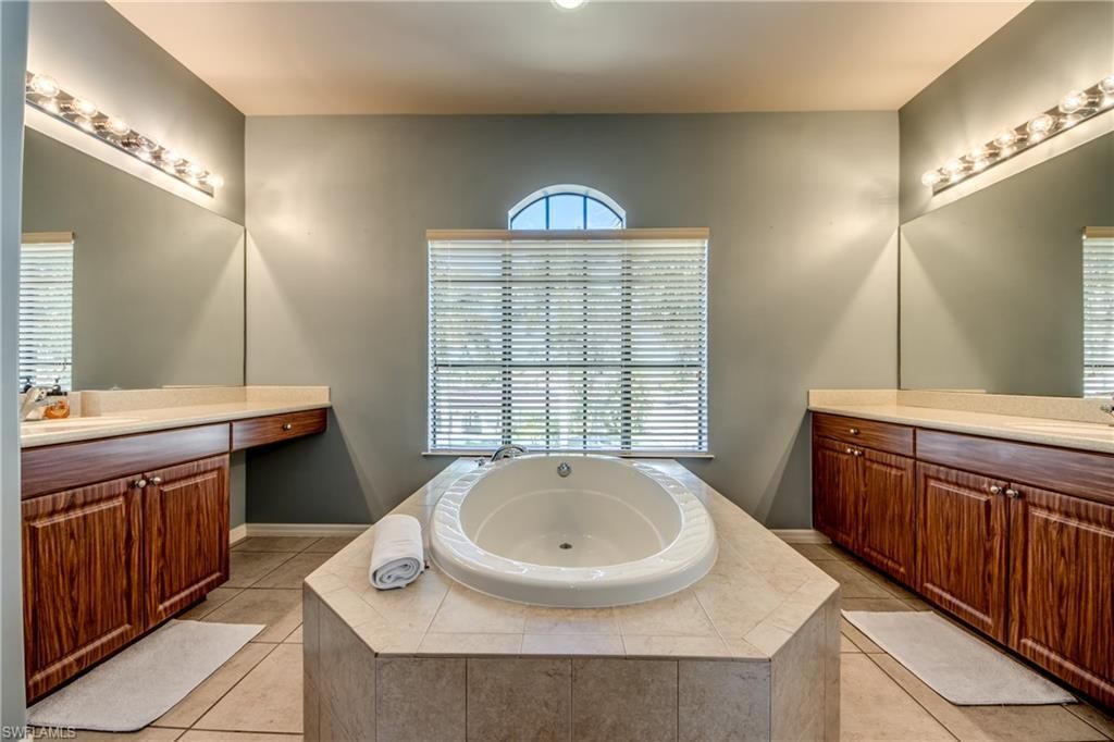 5601 Del Rio Ct, Cape Coral, FL 33904 Photo