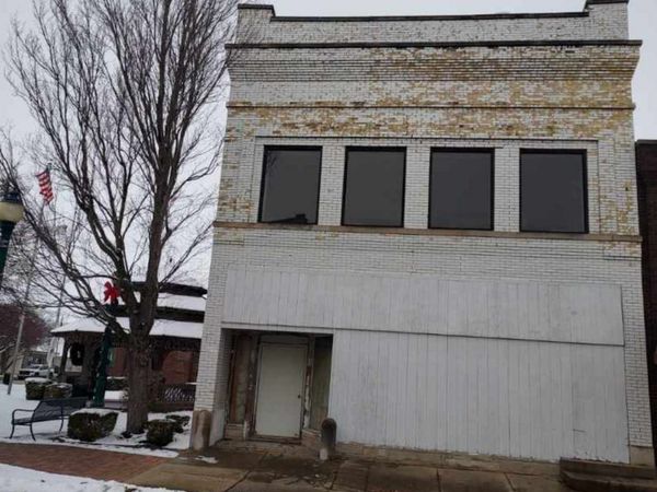 106 E Sale Street, Tuscola, IL 61953