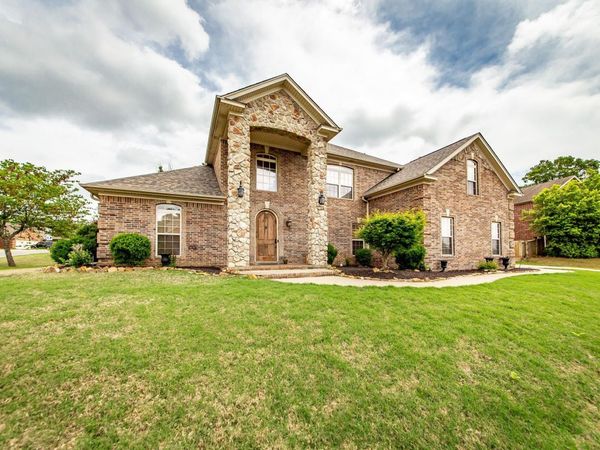 1916 Oakbrook Dr, Sherwood, AR 72120