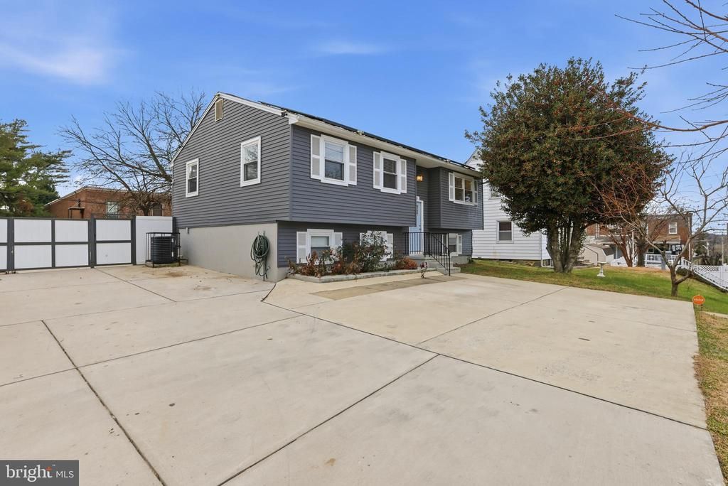 211 Jack Street, Baltimore, MD 21225 Main Photo