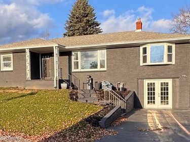 26980 James Avenue, Flat Rock, MI 48134