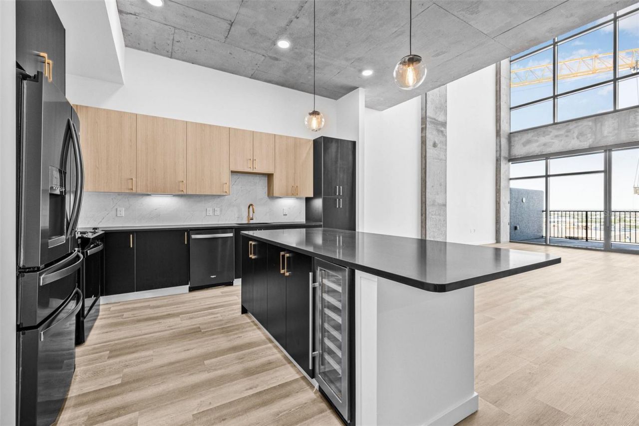 221 Main Street N, Unit PH 1603, Saint Petersburg, FL 33716 Photo