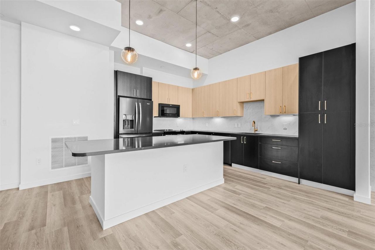 221 Main Street N, Unit PH 1603, Saint Petersburg, FL 33716 Photo