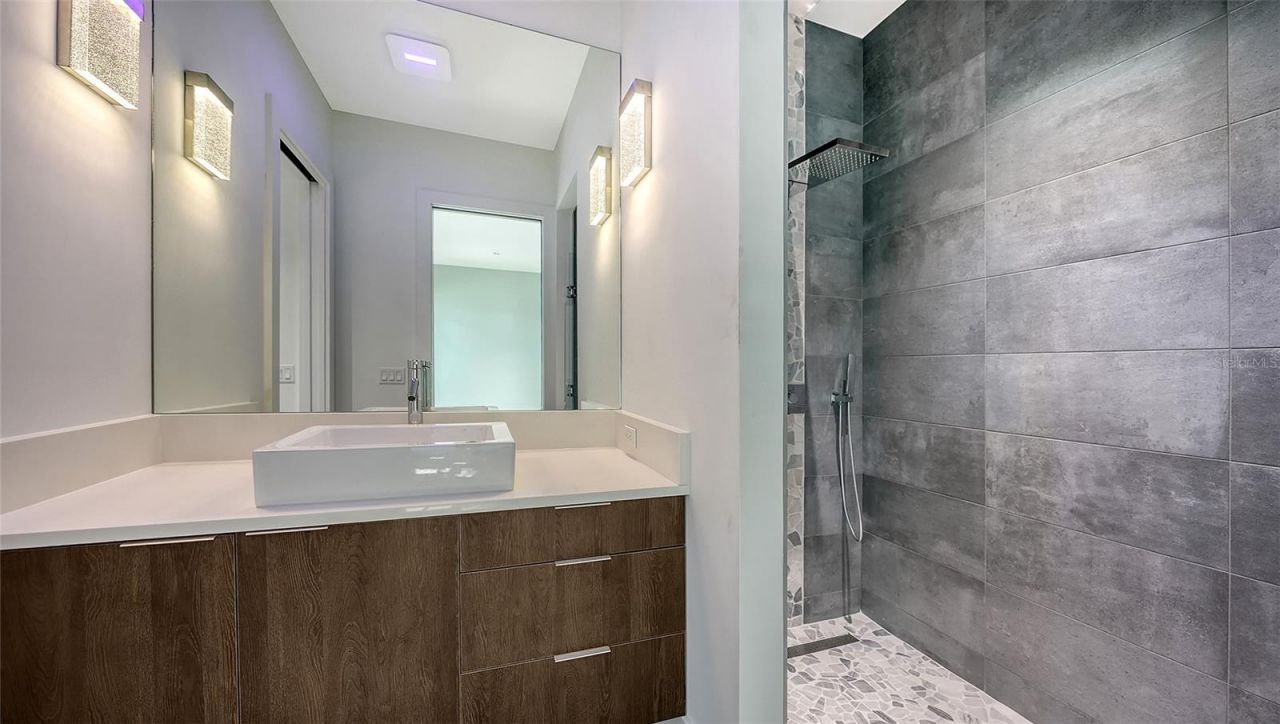 1429 N Lake Shore Drive, Sarasota, FL 34231 Photo