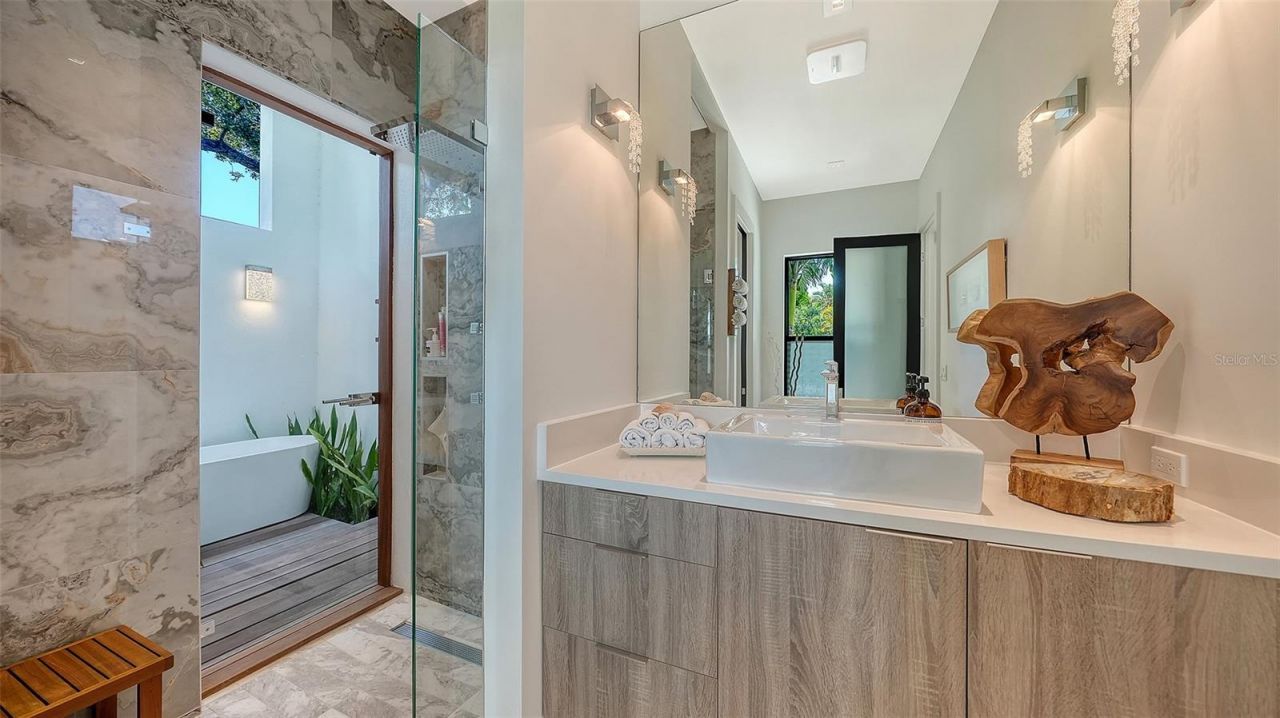 1421 N Lake Shore Drive, Sarasota, FL 34231 Photo