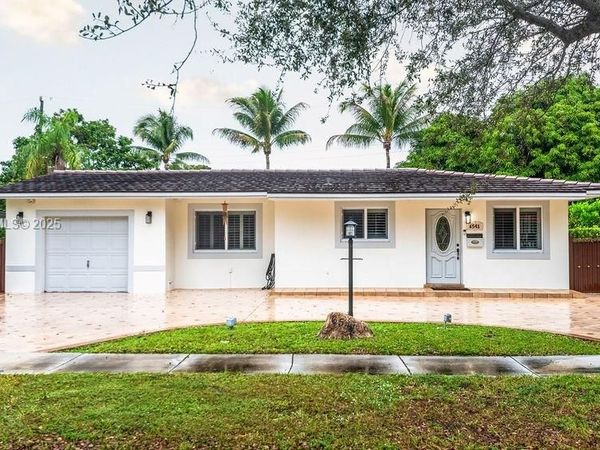 6541 Lake Como Ter, Miami Lakes, FL 33014