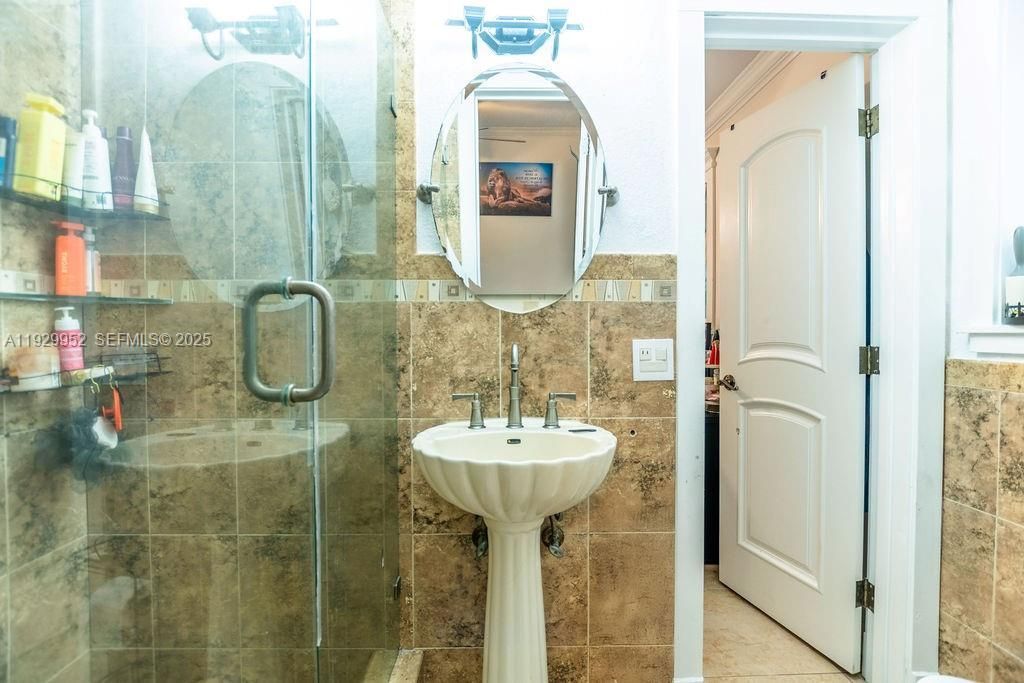 6541 Lake Como Ter, Miami Lakes, FL 33014 Photo