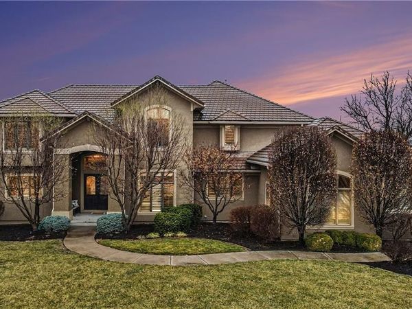 9742 Sunset Circle, Lenexa, KS 66220