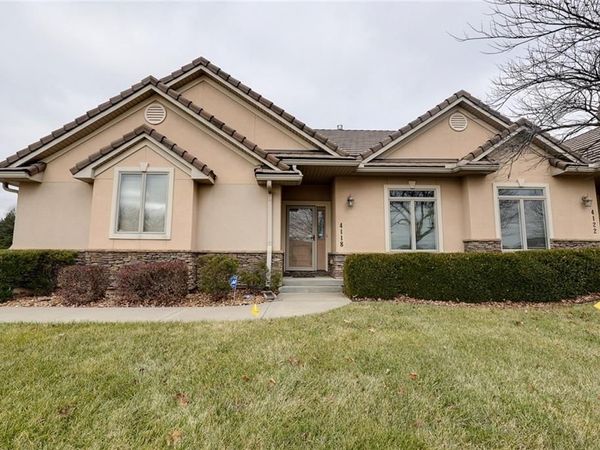 4118 NE Chapel Manor Court, Lee's Summit, MO 64064