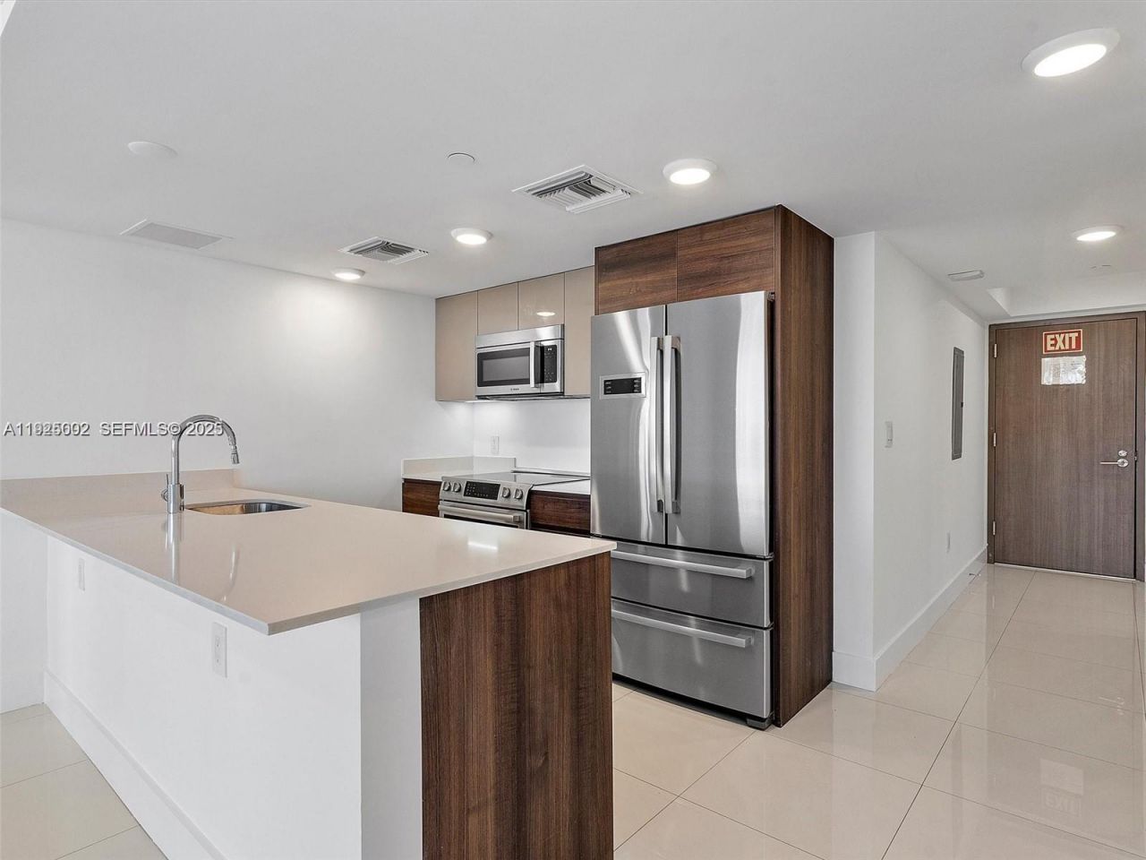 9261 E Bay Harbor Dr, Unit 501, Bay Harbor Islands, FL 33154 Photo